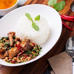 ข้าวกะเพราไก่ตุ๋น