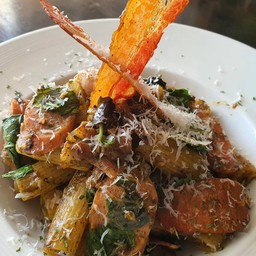 ริกาโตนี่ไส้กรอกเยอรมันผัดพริกกระเทียมสดเบค่อนกรอบ