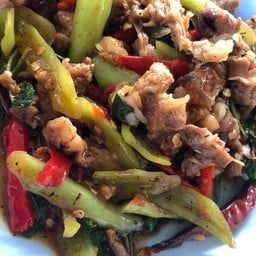 กะเพราเนื้อ(กับข้าว)