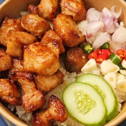 [อร่อยซ่ากับโค้ก] ข้าวหมูสามชั้นทอดน้ำปลา +  โค้ก ออริจินัล (ขวด) 