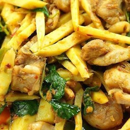 ไก่ผัดหน่อไม้