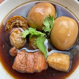 ไข่พะโล้เป็นกับ (ไข่2ฟอง+หมู)