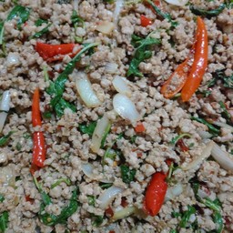 หมูสับผัดกะเพราหอมคั่วพริกแห้งแบบโบราณ