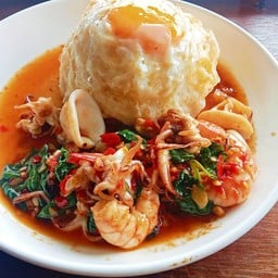 กะเพราทะเล +ไข่ดาว  ราดข้าว