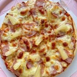 Homemade Pizza by Nong Khao Pun