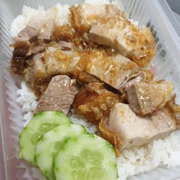 ข้าวหมูกรอบกระเทียม