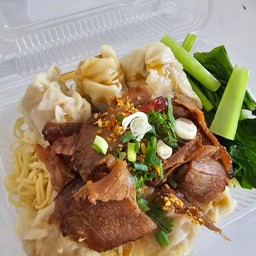 บะหมี่เกี๊ยวหมูย่างพิเศษ ใส่เกี๊ยว 6 ตัว