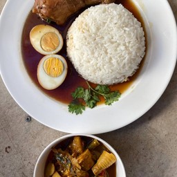 ไข่พะโล้+น่องไก่ ราดข้าว