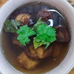 ตุ๋นกระดูกหมูเห็ด