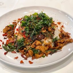 ข้าวกระเพราหมูนุ่ม(หมูชิ้น)ผัดพริกแห้งแบบโบราณ