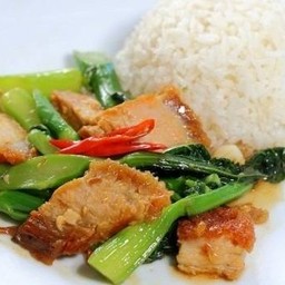 คะน้าหมูกรอบราดข้าว