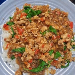 ข้าวกะเพราหมูสับวุ้นเส้นราดข้าว(ฟรีไข่ดาว)
