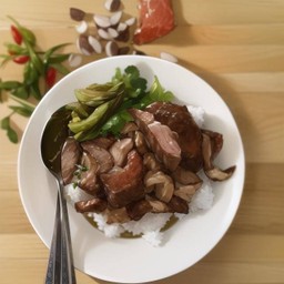 ข้าวขาหมูเนื้อล้วน