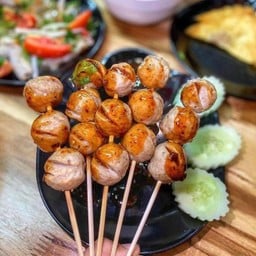 ลูกชิ้นทอดนำ้ชาป้าติ๋ว หน้าโอเชี่ยน