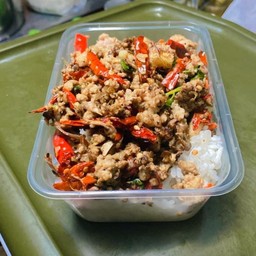 ข้าวราดผัดกะเพรา