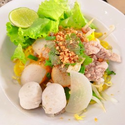ก๋วยเตี๋ยวแห้งซีอิ้ว+น้ำดื่มสิงห์600มล.