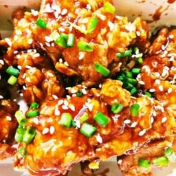 ข้าวไก่ทอดซอสเผ็ดเกาหลี(Spicy Korea)