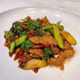 คะน้าผัดพริกสดหมูนุ่ม(หมูชิ้น) (กับข้าว)
