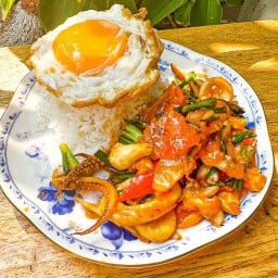 ข้าวปลาหมึกผัดซอสไข่เค็ม size S (ไม่มีไข่ดาว)
