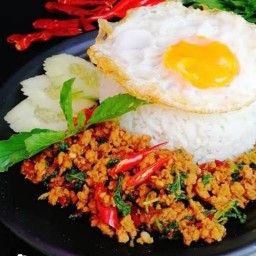 ขี้เมากะเพราถาด