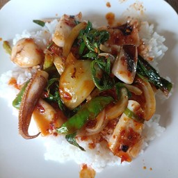 ข้าวพริกเผาปลาหมึก