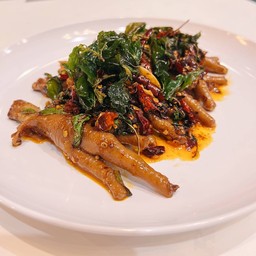 กระเพราซุปเปอร์มหากาฬ(กับข้าว)