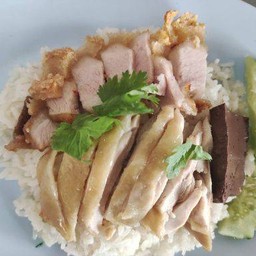 ข้าวมันไก่ต้ม+หมูหรอบ