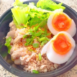 ก๋วยเตี๋ยวหมูต้มยำไข่หวาน+น้ำดื่มสิงห์600มล.