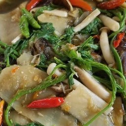 แกงหน่อไม้ใส่เห็ด