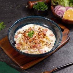 สปาเก็ตตี้คาโบนาร่าเบคอน เห็ด