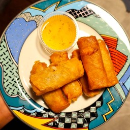ปอเปี๊ยะ 8 ชิ้น + น้ำจิ้มบ๊วย