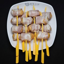 เบคอนพันไส้กรอก