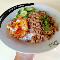 หมูสับ ผัดน้ำมันหอย ใข่ดาว
