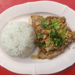 ข้าวหมูทอดกระเทียม