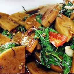 ผัดกะเพราหมูยอ