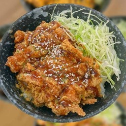 ข้าวไก่ทอดซอสกระเทียม