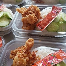 ข้าวปลาทอดกระเทียม