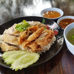 โก๋แสบข้าวมันไก่_กระเพราไข่ข้น สาขา2