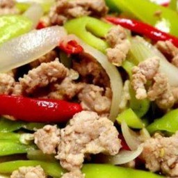 ข้าวหน้าหมูสับผัดพริกหยวก