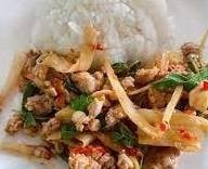 หมูผัดหน่อไม้ดองราดข้าว