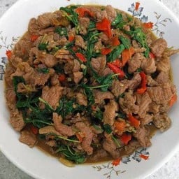 กระเพราเนื้อ....ราดข้าว