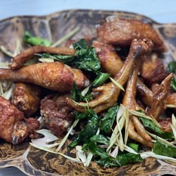 ไก่บ้านทอดสมุนไพร ใหญ่