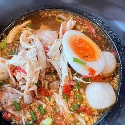 ป๋าเนกก๋วยเตี๋ยวต้มยำไก่ฉีก