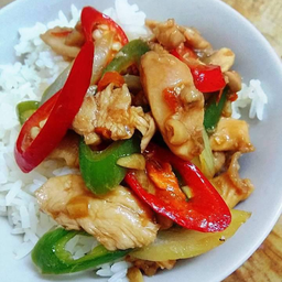 ผัดน้ำพริกเผาราดข้าว