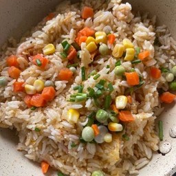 ข้าวผัดผัก 3 สี (ระบุเนื้อสัตว์)