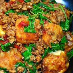กะเพราเต้าหู้หมูสับราดข้าว+ไข่