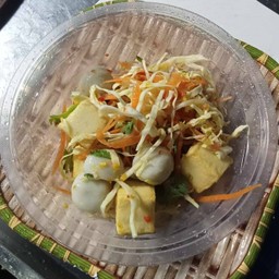 ยำลูกชิ้นปลากับเต้าหู้