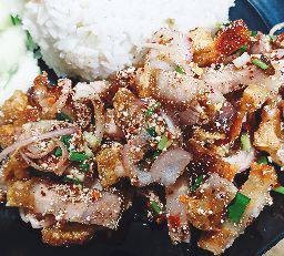 ยำแซ่บหมูกรอบ