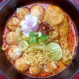 ข้าวซอยไก่+ลูกชิ้นหมู