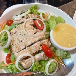 สลัดอกไก่ย่าง